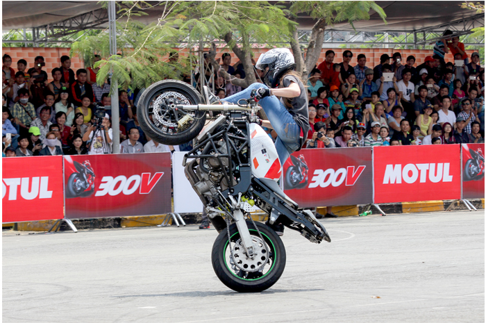 Aaron Twite – Mỹ, Hiroyuki Ogawa – Nhật Bản và Sarah Lezito – Pháp