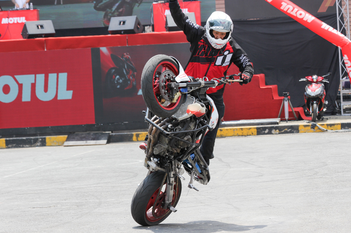 Aaron Twite – Mỹ, Hiroyuki Ogawa – Nhật Bản và Sarah Lezito – Pháp